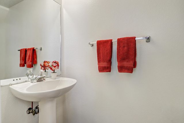 7617 Eagle Rock Avenue NE, Albuquerque, NM 87122