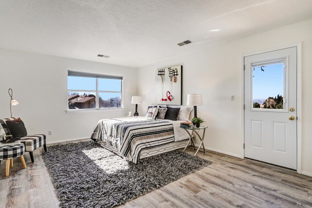 7617 Eagle Rock Avenue NE, Albuquerque, NM 87122