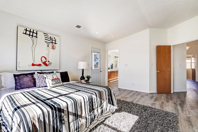 7617 Eagle Rock Avenue NE, Albuquerque, NM 87122