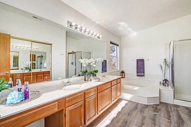 7617 Eagle Rock Avenue NE, Albuquerque, NM 87122