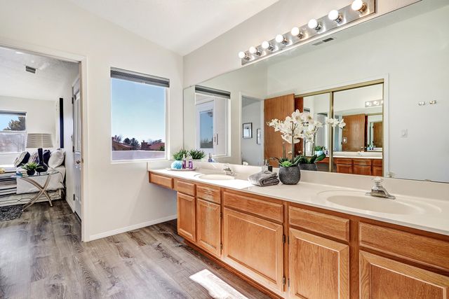 7617 Eagle Rock Avenue NE, Albuquerque, NM 87122