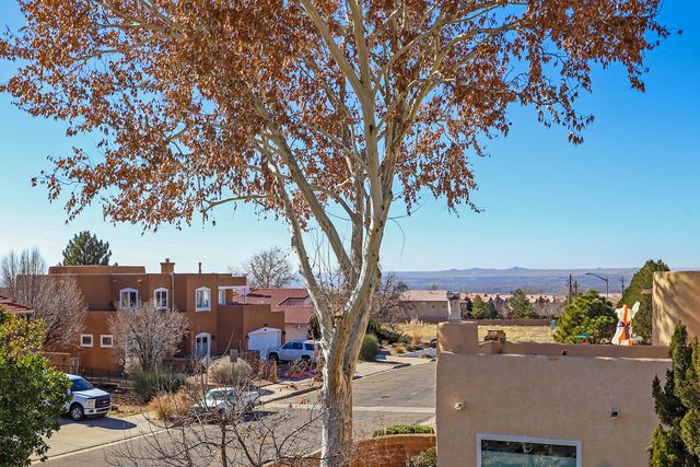 7617 Eagle Rock Avenue NE, Albuquerque, NM 87122