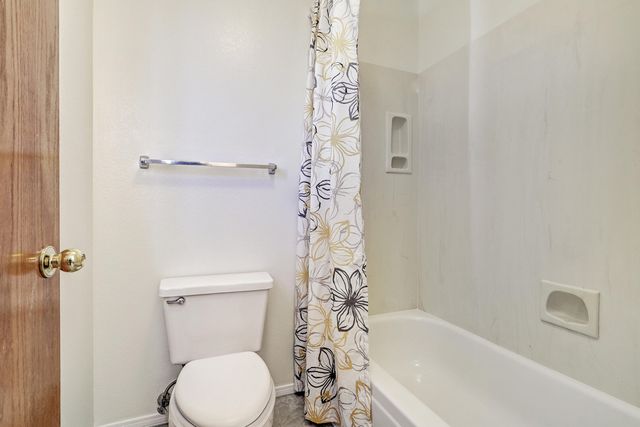 7617 Eagle Rock Avenue NE, Albuquerque, NM 87122