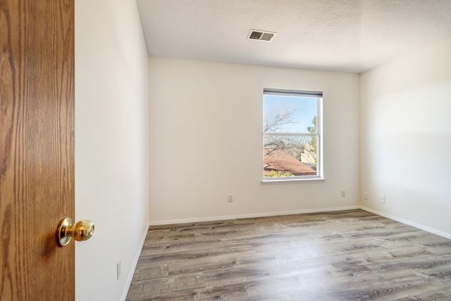 7617 Eagle Rock Avenue NE, Albuquerque, NM 87122