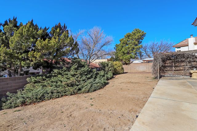 7617 Eagle Rock Avenue NE, Albuquerque, NM 87122