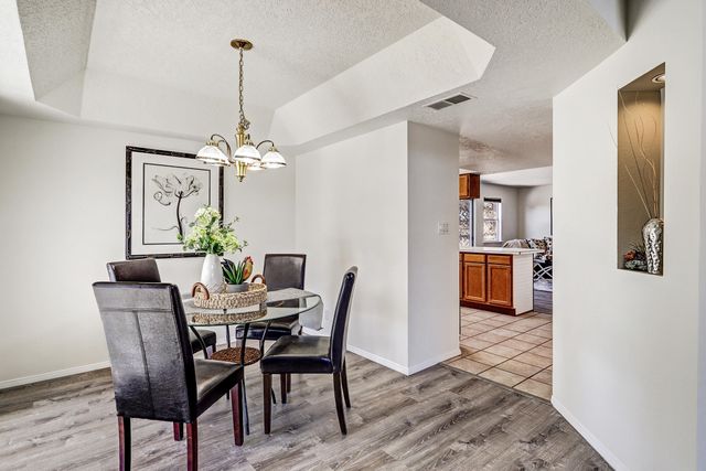 7617 Eagle Rock Avenue NE, Albuquerque, NM 87122