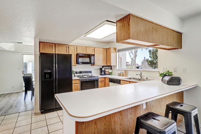 7617 Eagle Rock Avenue NE, Albuquerque, NM 87122