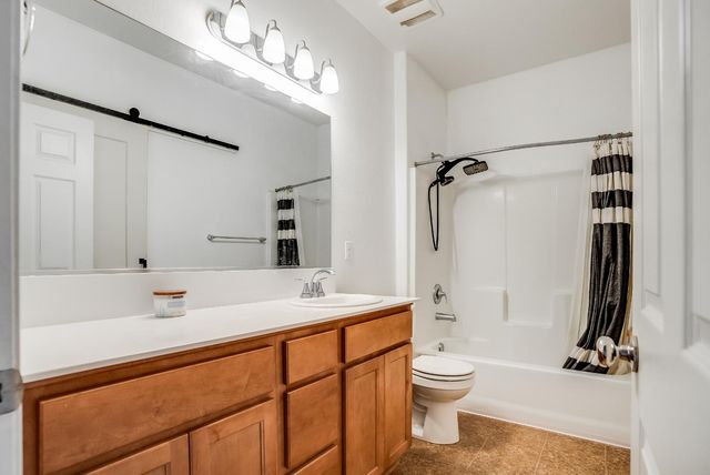 1869 E Gum Avenue, Reedley, CA 93654