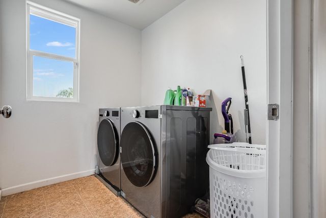 1869 E Gum Avenue, Reedley, CA 93654