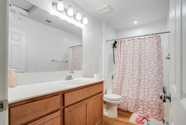 1869 E Gum Avenue, Reedley, CA 93654