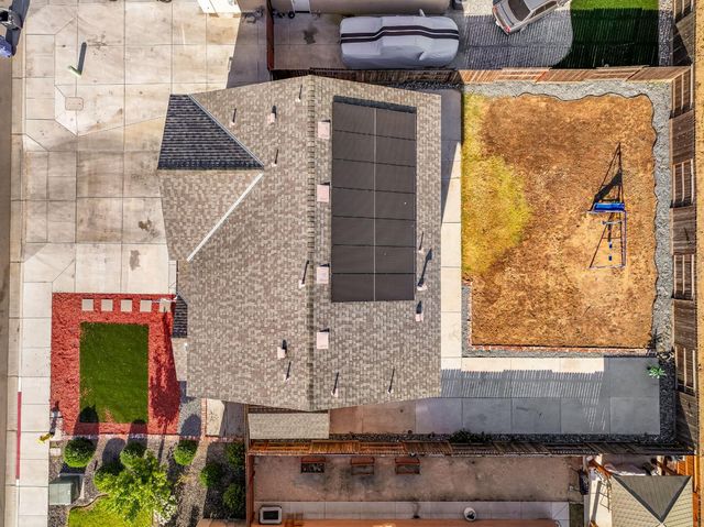 1869 E Gum Avenue, Reedley, CA 93654