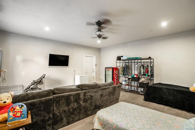 1869 E Gum Avenue, Reedley, CA 93654