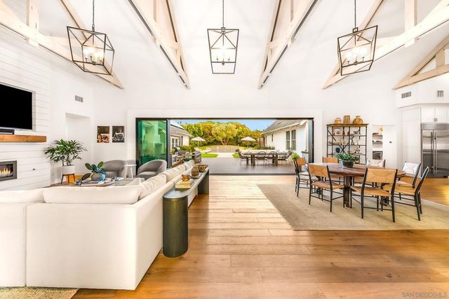 1245 Canton Ct, Encinitas, CA 92024