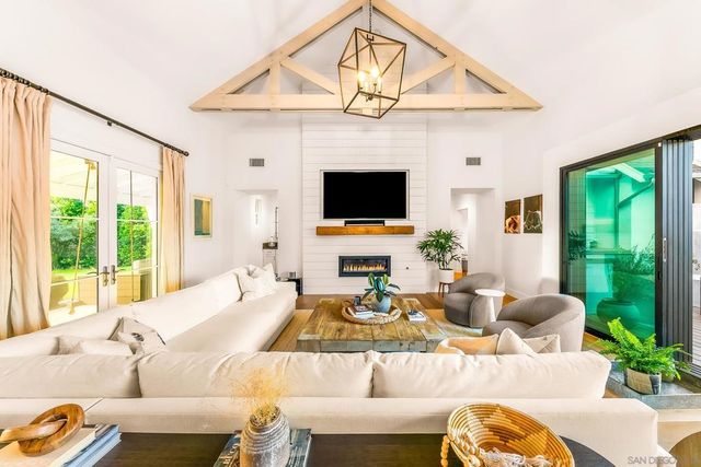 1245 Canton Ct, Encinitas, CA 92024