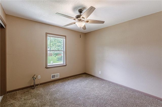 8602 E 84th Terrace, Raytown, MO 64138