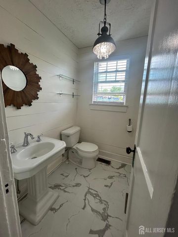272 Lake Avenue, Metuchen, NJ 08840
