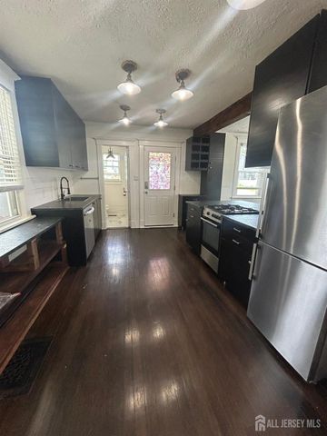 272 Lake Avenue, Metuchen, NJ 08840
