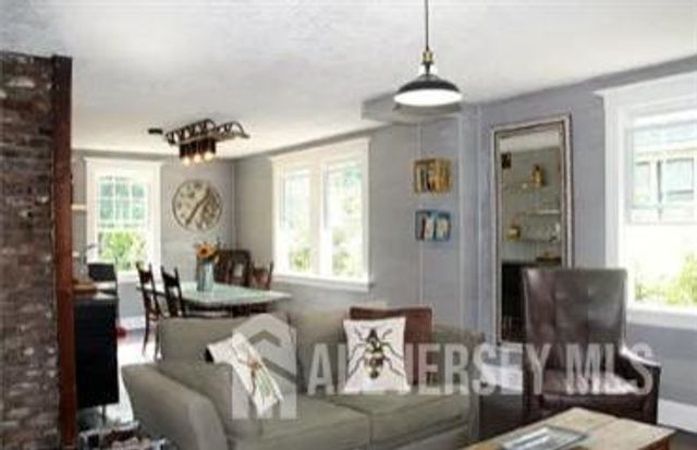 272 Lake Avenue, Metuchen, NJ 08840