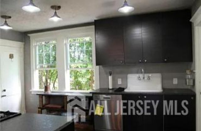 272 Lake Avenue, Metuchen, NJ 08840