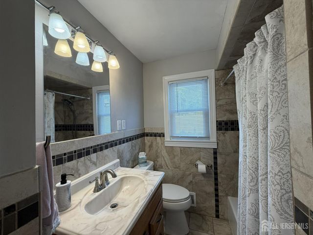 36 Maplewood Avenue, Colonia, NJ 07067