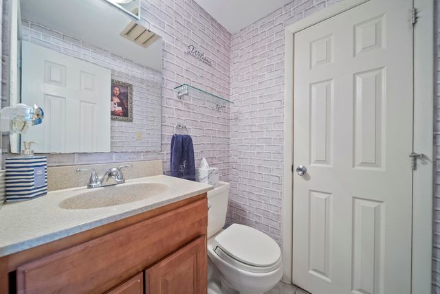 30 Spring Cove Road, Nashua, NH 03062