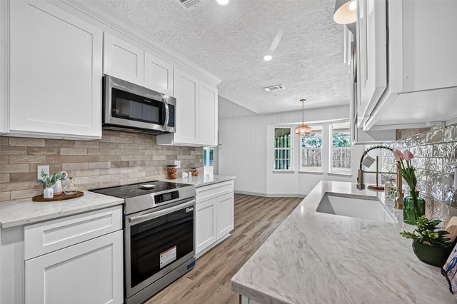 15702 La Cabana Drive, Houston, TX 77062