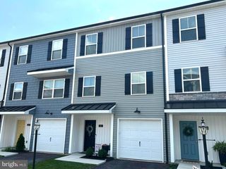 11 LANDING PL, York, PA 17408