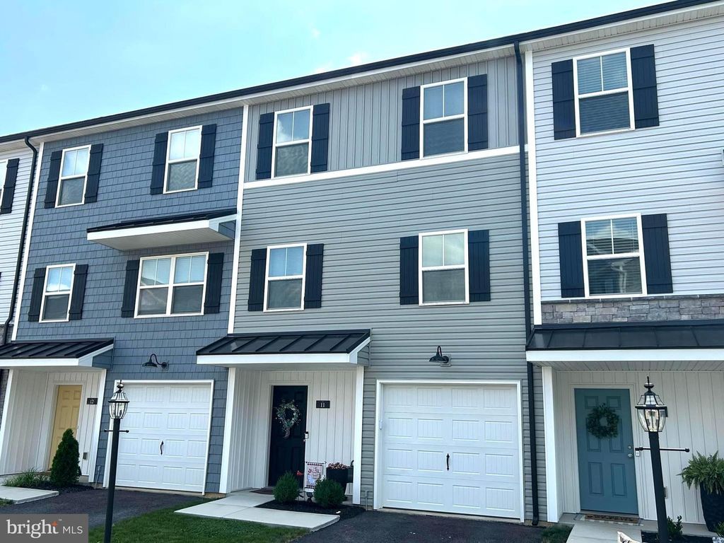 11 LANDING PL, York, PA 17408