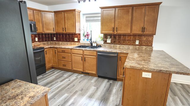 7214 Sandyridge Place, Fort Wayne, IN 46835