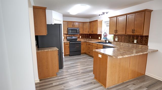 7214 Sandyridge Place, Fort Wayne, IN 46835