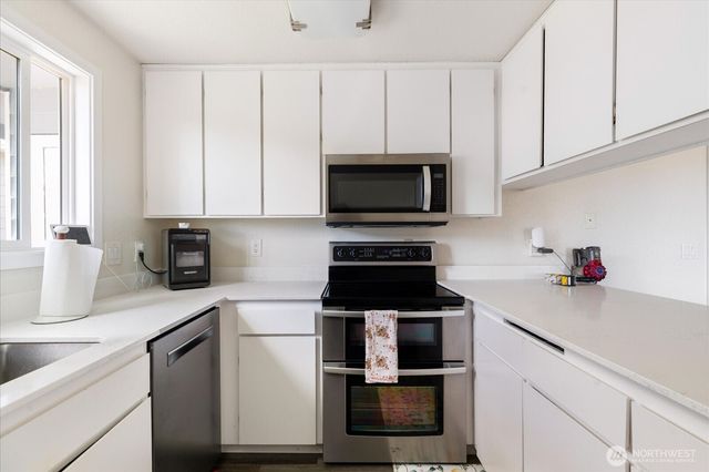 699 Maplewood Loop, Oak Harbor, WA 98277