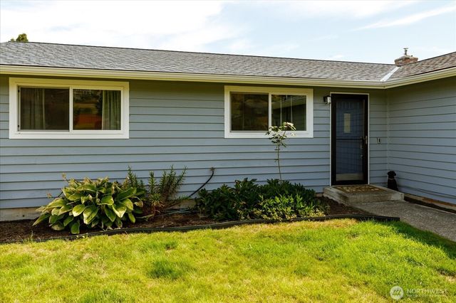 699 Maplewood Loop, Oak Harbor, WA 98277