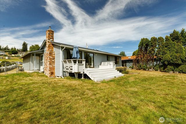 699 Maplewood Loop, Oak Harbor, WA 98277