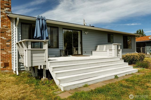 699 Maplewood Loop, Oak Harbor, WA 98277
