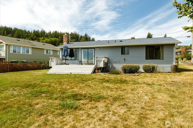 699 Maplewood Loop, Oak Harbor, WA 98277