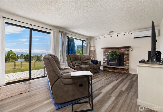 699 Maplewood Loop, Oak Harbor, WA 98277