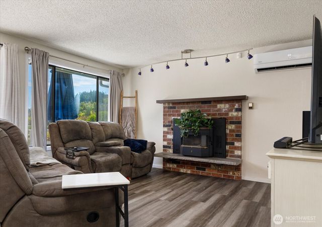 699 Maplewood Loop, Oak Harbor, WA 98277