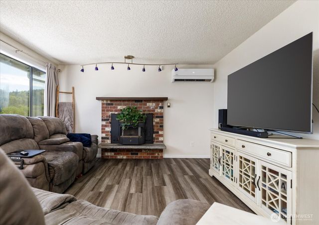 699 Maplewood Loop, Oak Harbor, WA 98277