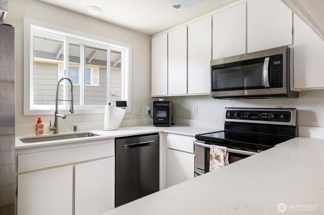 699 Maplewood Loop, Oak Harbor, WA 98277