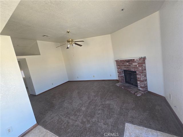 7057 W Avenue H, Lancaster, CA 93536