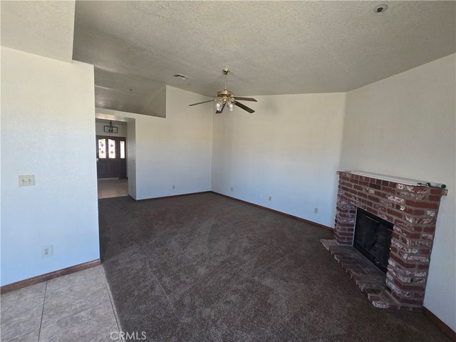 7057 W Avenue H, Lancaster, CA 93536