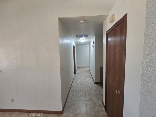7057 W Avenue H, Lancaster, CA 93536