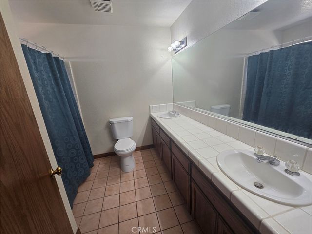 7057 W Avenue H, Lancaster, CA 93536