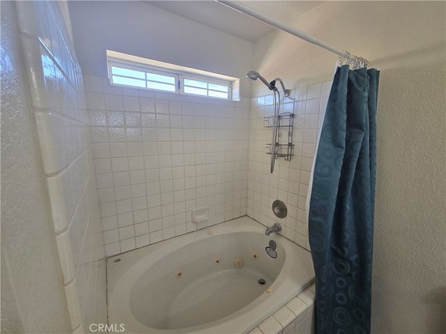 7057 W Avenue H, Lancaster, CA 93536