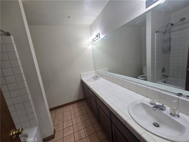 7057 W Avenue H, Lancaster, CA 93536