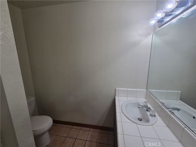 7057 W Avenue H, Lancaster, CA 93536