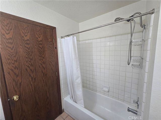 7057 W Avenue H, Lancaster, CA 93536