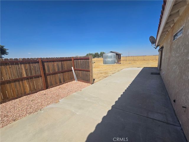 7057 W Avenue H, Lancaster, CA 93536