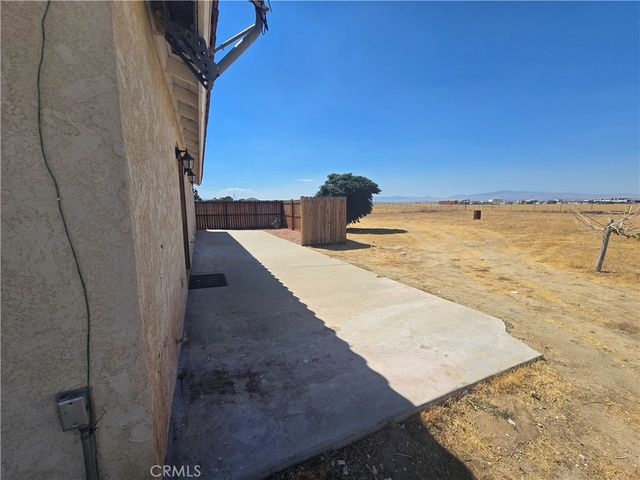 7057 W Avenue H, Lancaster, CA 93536
