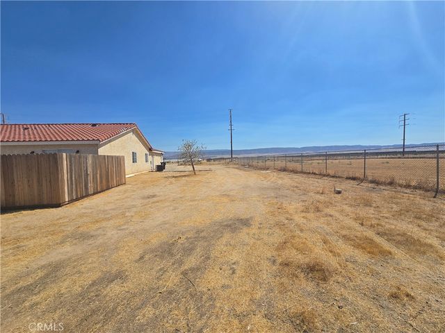 7057 W Avenue H, Lancaster, CA 93536